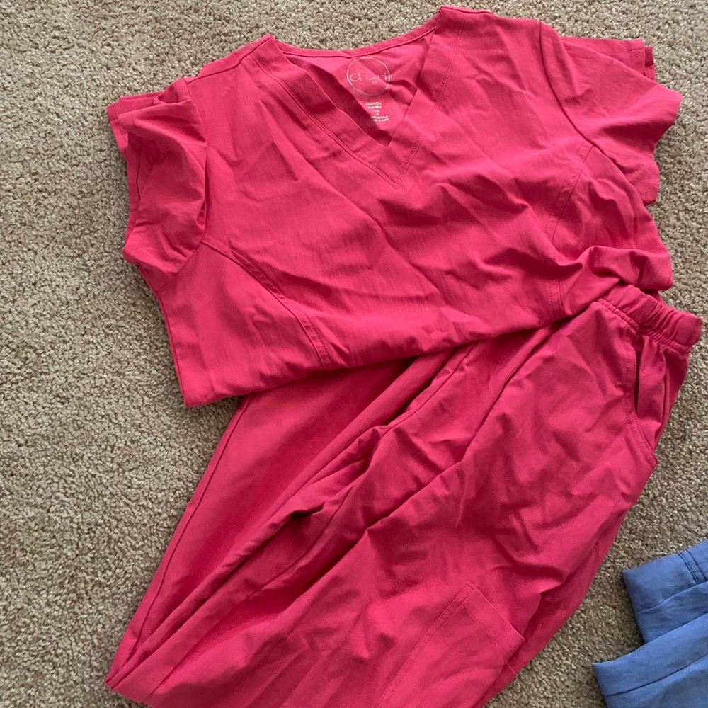 Scrub set